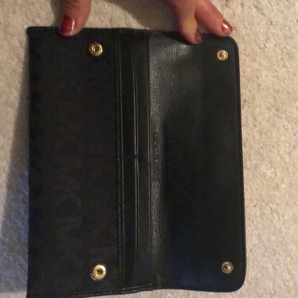 NWT Michael kors wallet - Picture 2 of 5